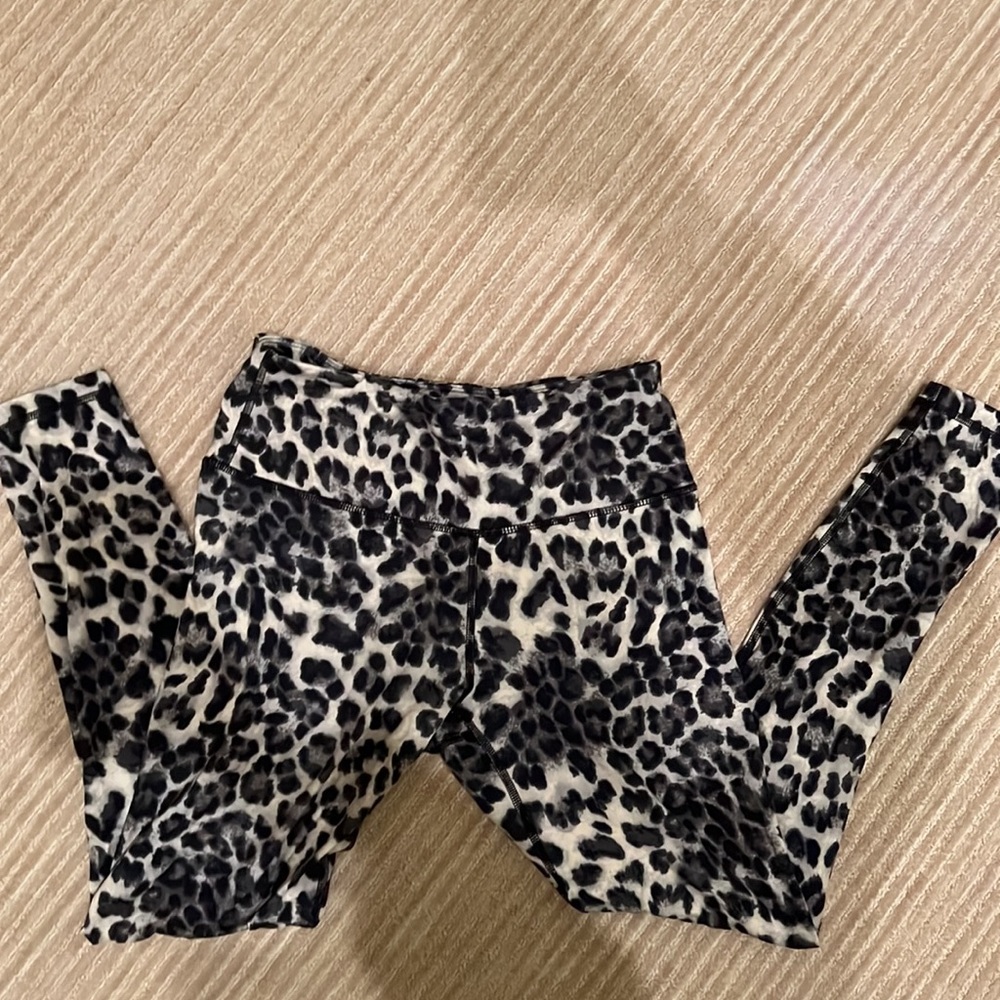 High waisted snow leopard leggings